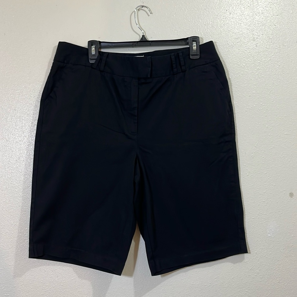 Chico’s navy blue Bermuda shorts. Size 18